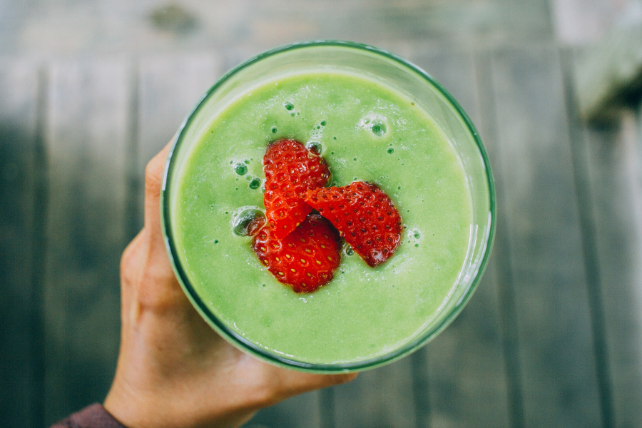 Zelené smoothie | mango, špenát, brokolica