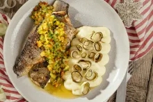 Nowaco | Pstruh pečený v bylinkové kruste