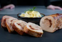 Banquet sous-vide | Kuřecí roláda se sušenými rajčaty | 709409