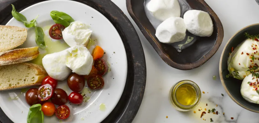 Originálna mozzarella sa vyrába z byvolieho mlieka