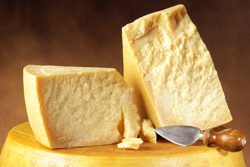 Parmezán alebo parmazán? Ktorý je ten pravý?